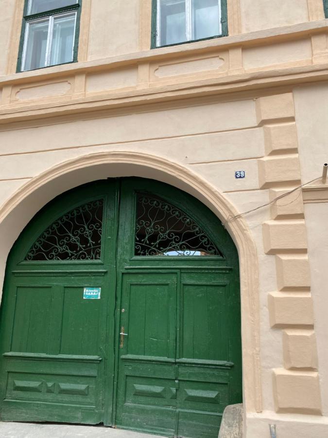 Charming Apartament Сибиу Экстерьер фото