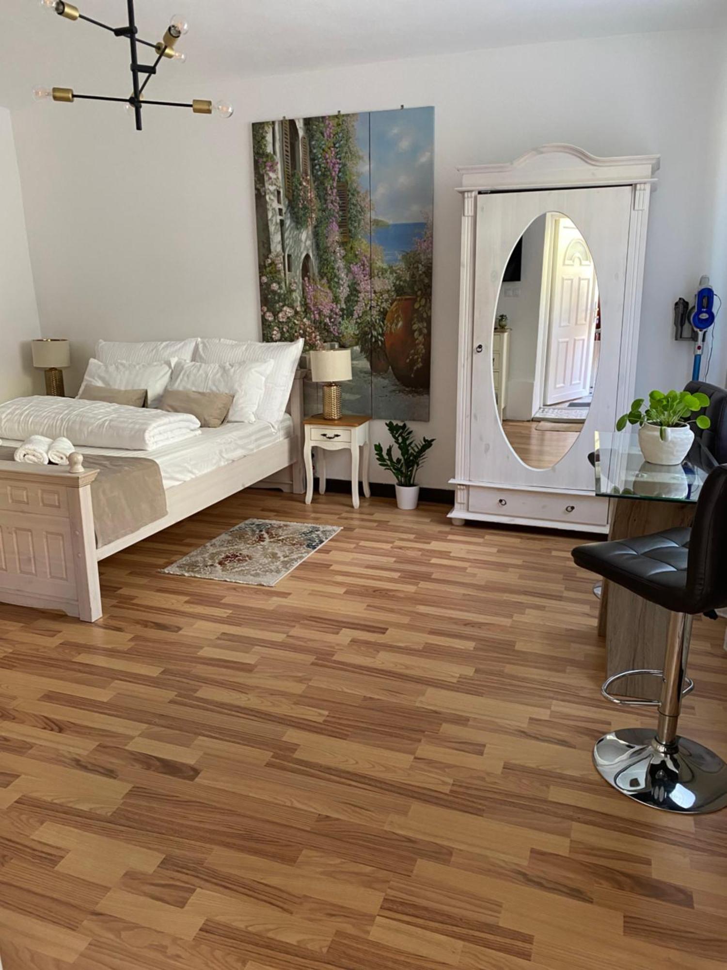 Charming Apartament Сибиу Экстерьер фото